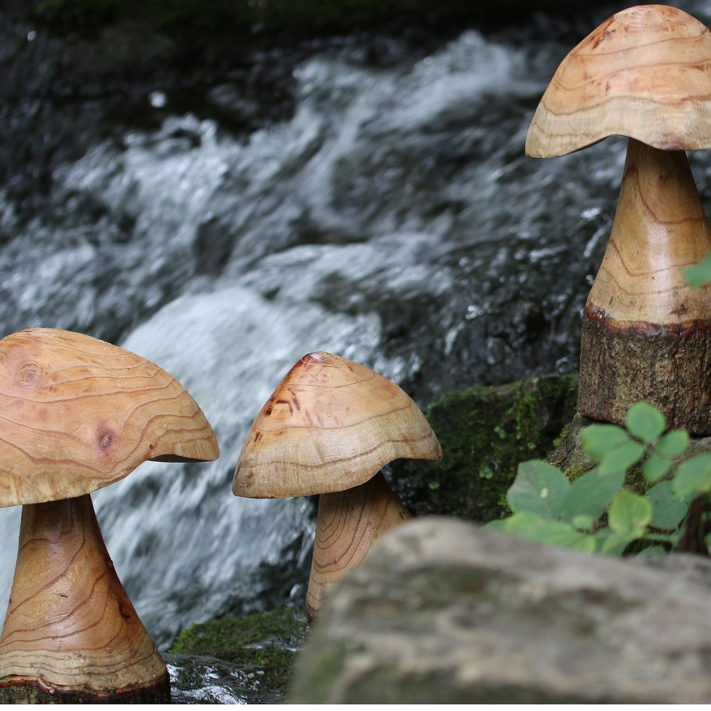 ART-CRAFT Natural wooden mushroom decoration set with 3 hand-carved mushrooms 35-30-25 cm tall - For balcony, terrace, garden.