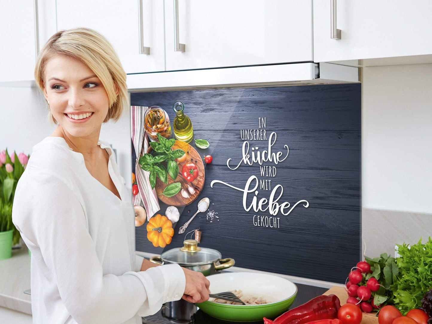 GRAZDesign kitchen glass splashback with the saying "Our kitchen with love", in grey. Backsplash glass for stove and sink, kitchen rear wall glass panel with design, 100x50cm.