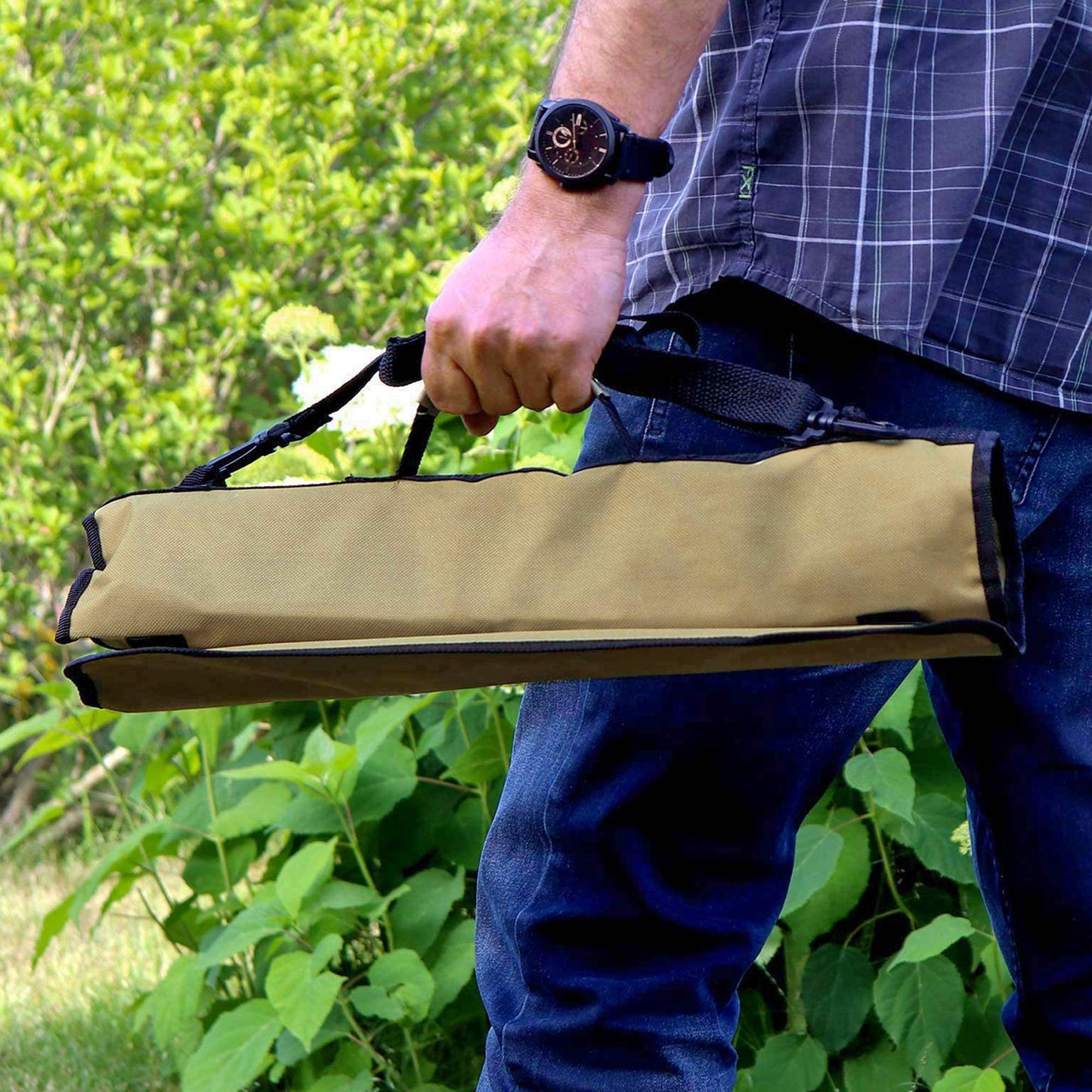BBQ utensil set (5 pieces): Includes grill tongs, meat fork, grill knife, brush, and grill spatula. Comes with carrying bag, perfect grilling accessories for men. Made of stainless steel.