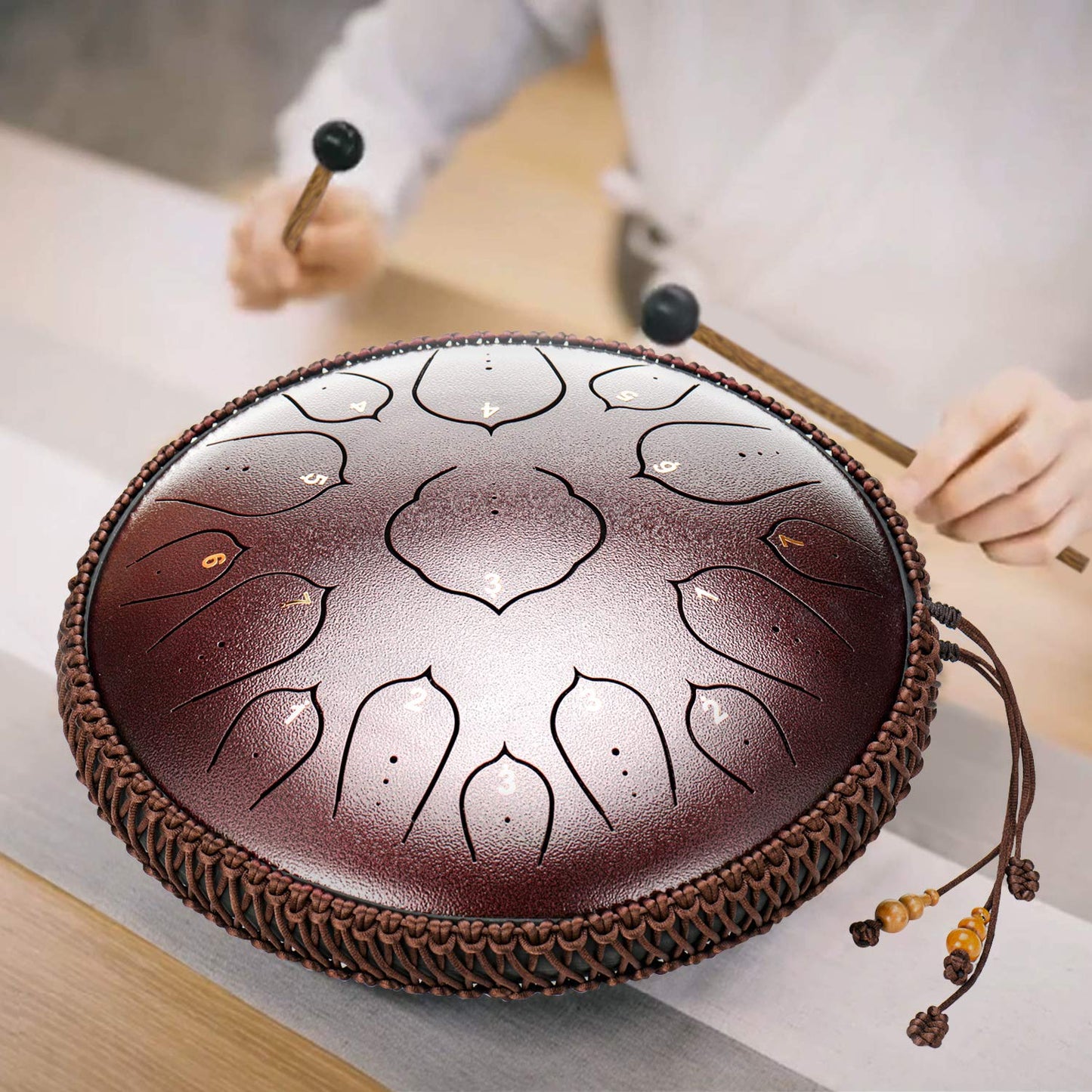 Amkoskr Steel Tongue Drum, 14-inch 35 cm Steel Tongue Drum, D major 15 notes, hand drum HandPan Drum with drumsticks/carrying bag (bronze)