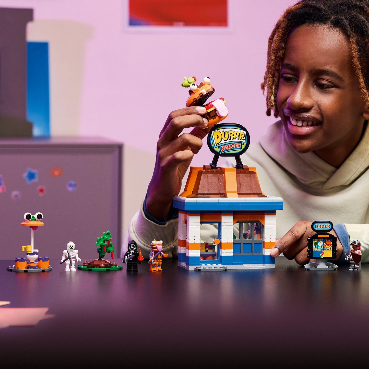 LEGO Fortnite Durrr Burger Restaurant - Gaming toy with Beach Bomber, Beef Boss, Sludge, and ONE Skeleton Minifigures - Collectible gamer gift for boys and girls 10+ years old - 77076