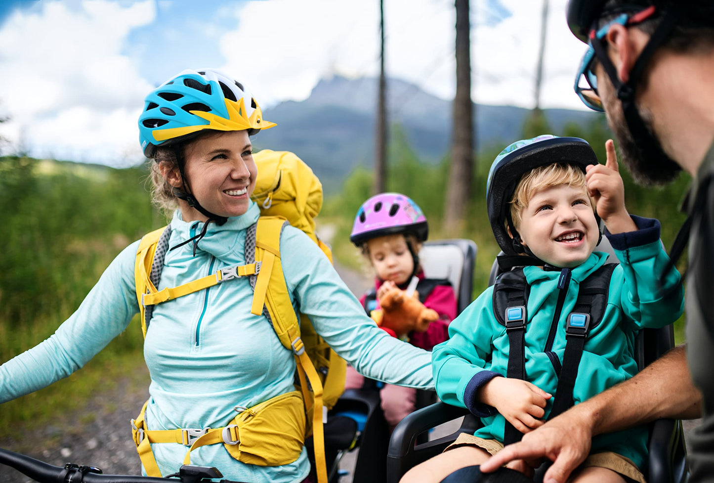 Meteor® Marven bike helmet for men, women, and children. Suitable for MTB, rollerblading, downhill, road biking, mountain biking, inline skating, BMX, scootering. Great for boys and girls.