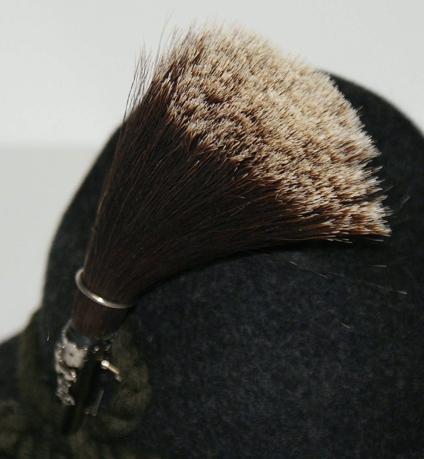 Gamsbart with sleeve without traditional hat hunting genuine chamois chamois hat decoration trophy hat pin real animal hair, multicolored, 16-17cm