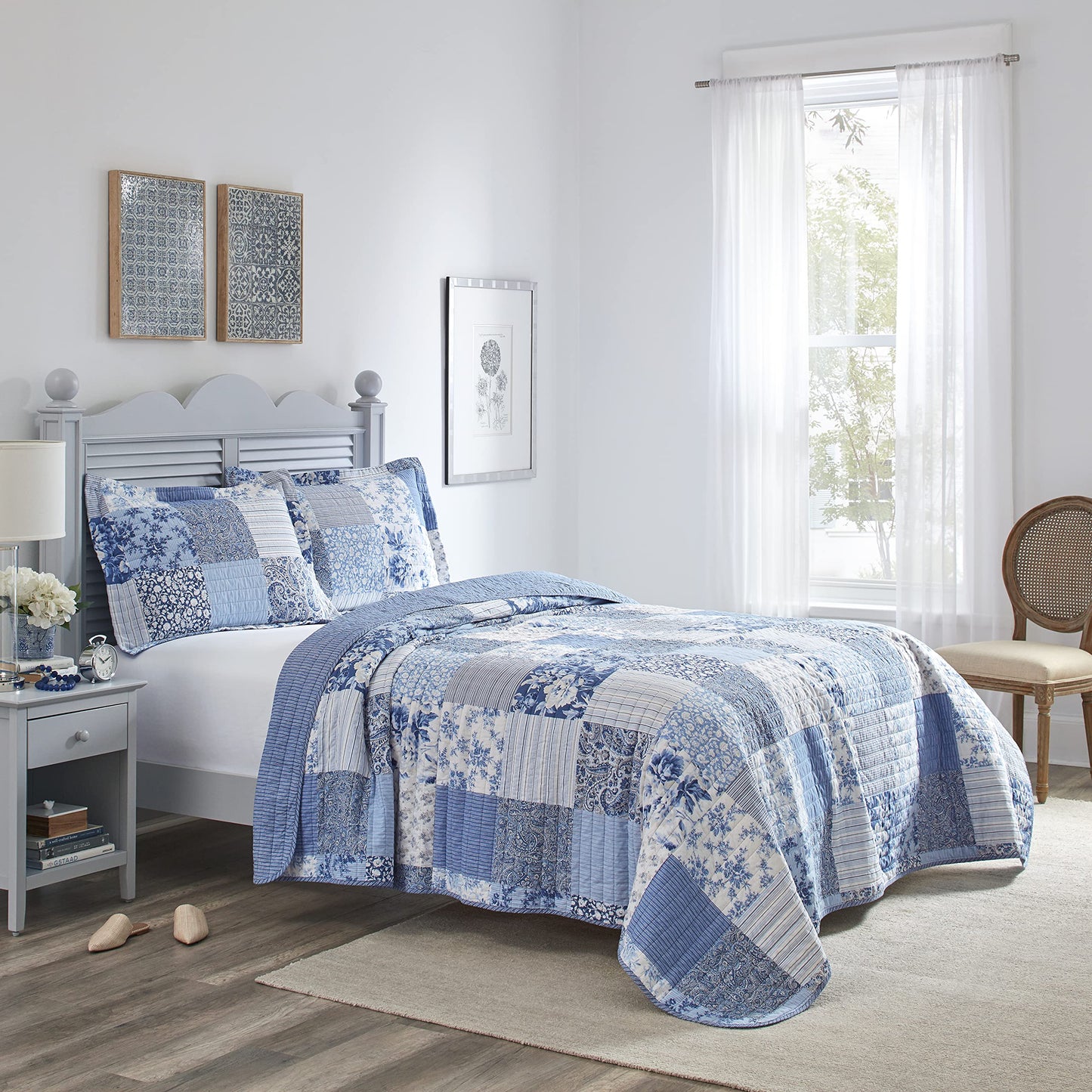 Laura Ashley - Double bed linen set, reversible cotton bedding with matching pillowcase, farmhouse-inspired home décor (paisley patchwork pattern, blue, double bed)