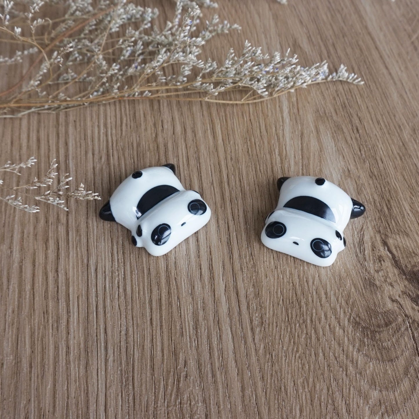 Reusable fiberglass chopstick set with panda design - 2 pairs of dishwasher-safe chopsticks + ceramic rest - elegant Chinese gift