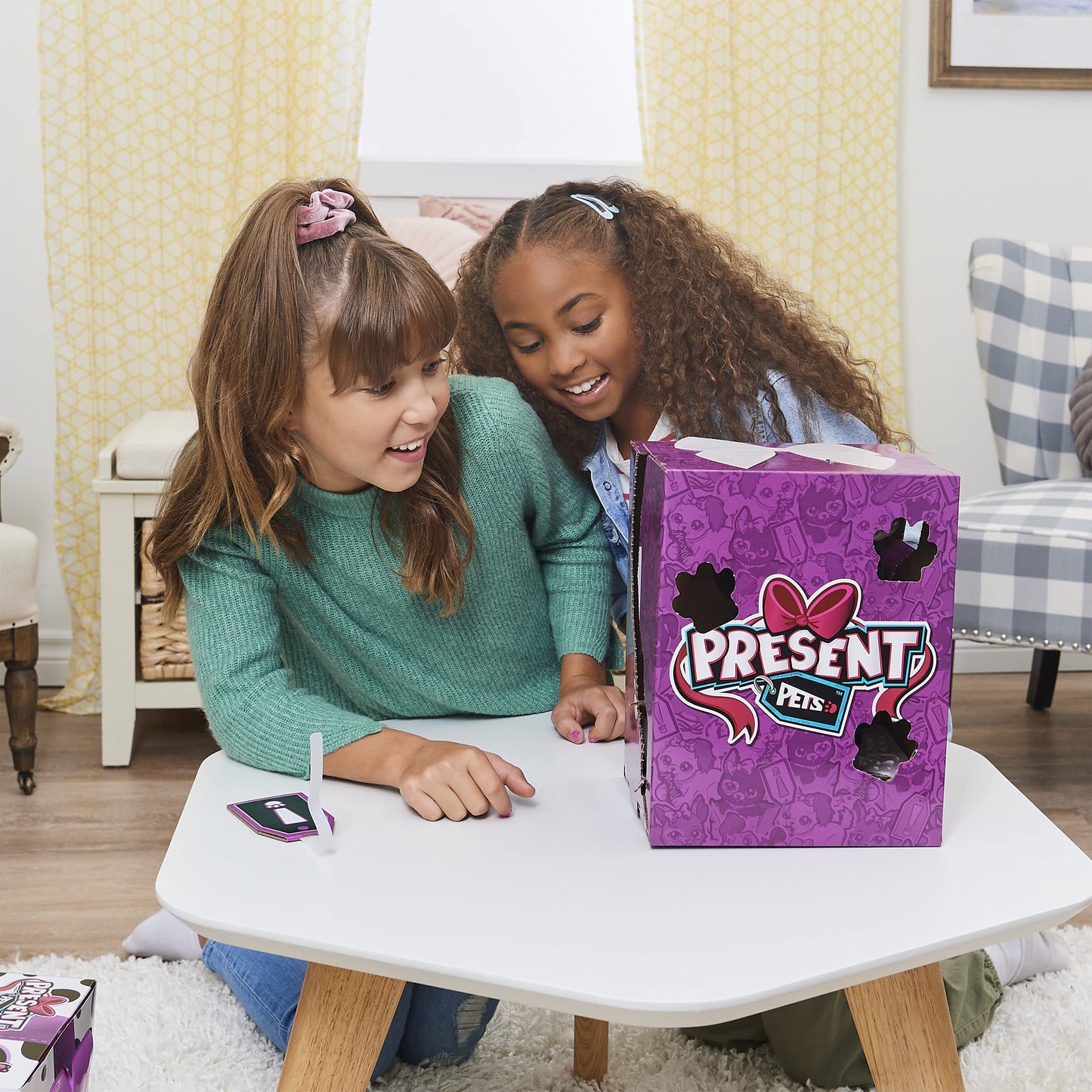Interactive plush dog Rainbow Glitter with many sounds and functions, for ages 5 and up.