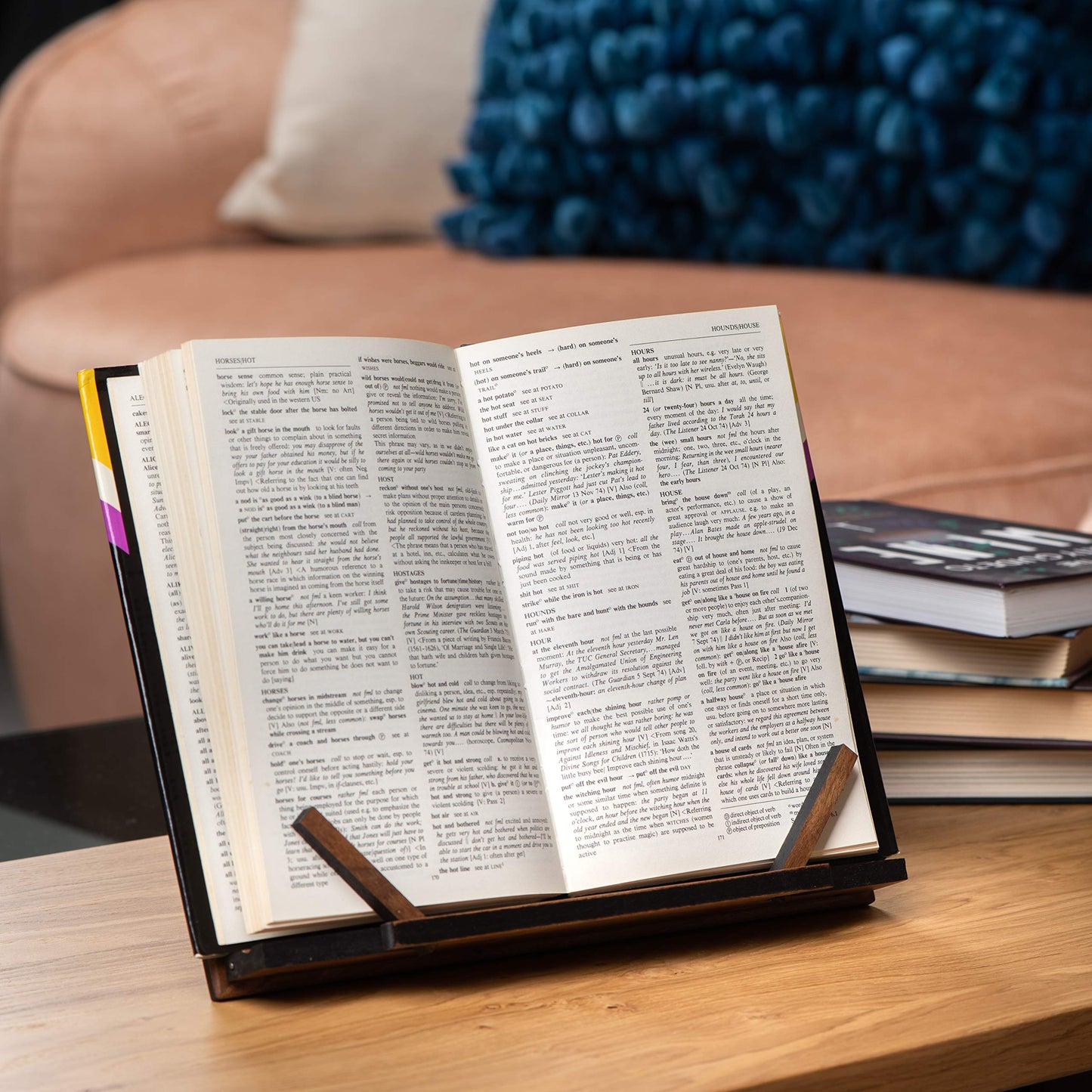 TILISMA - Handcrafted wooden cookbook stand - Walnut wood book holder for hands-free reading - Recipe and cookbook stand for the counter - Unique shelf holder - Kitchen book accessory