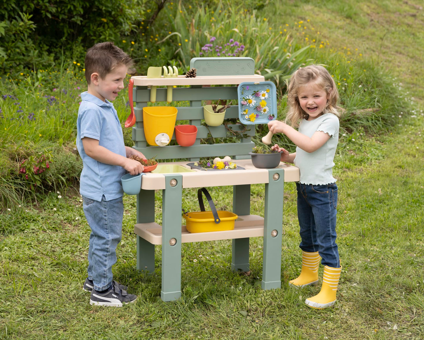 Smoby Life - Mud Kitchen for Kids - Outdoor play kitchen with accessories - 90% recycled materials, UV resistant - Ages 3+
