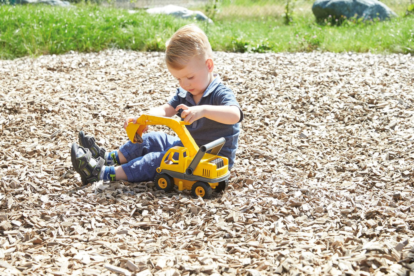 Lena 4211 EcoActives Excavator, construction vehicle approx. 35 cm, sturdy shovel excavator, natural wood scent due to ecological wood content, sand digger for children aged 2 and up, yellow play vehicle