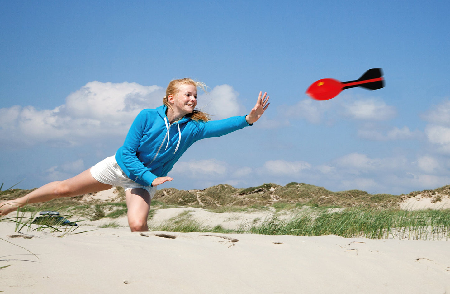 Turtle Rocket Whistler, throwing rocket with whistling sound, up to 90 m throwing distance, soft foam, outdoor toy for kids aged 5 and up, beach, garden & park.