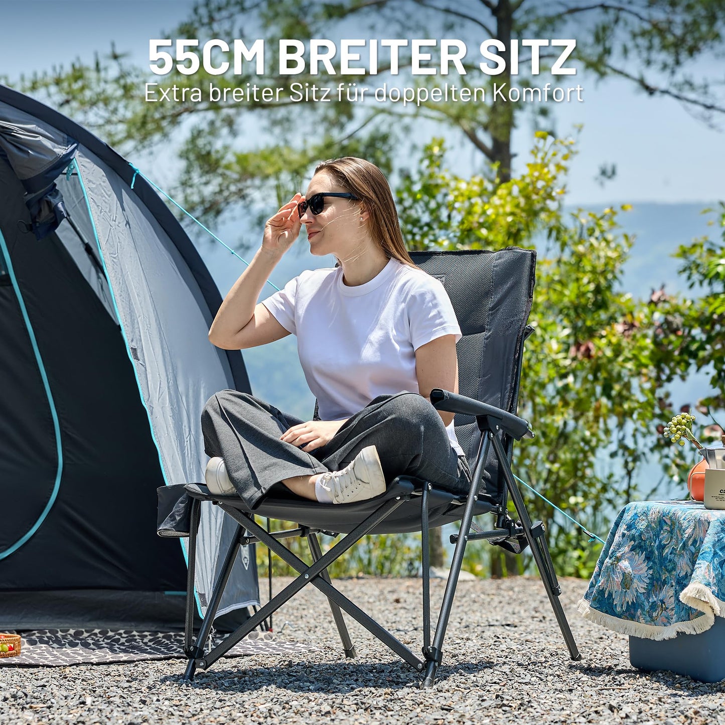 TIMBER RIDGE folding camping chair with wide 55cm seat, XXL padded backrest, and side pocket. Supports up to 150kg, perfect for camping, garden, balcony.