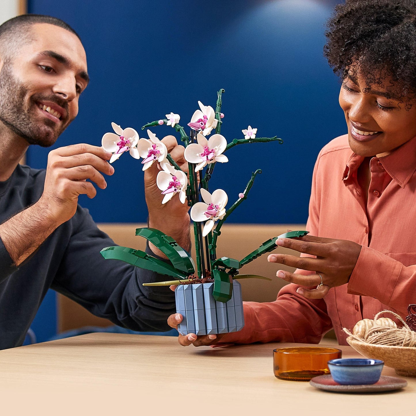LEGO Botanicals Orchid - Artificial plant set with white and pink flowers - Model building kit for adults - Home and room decor - Botanical collection - Gifts for women and men 10311