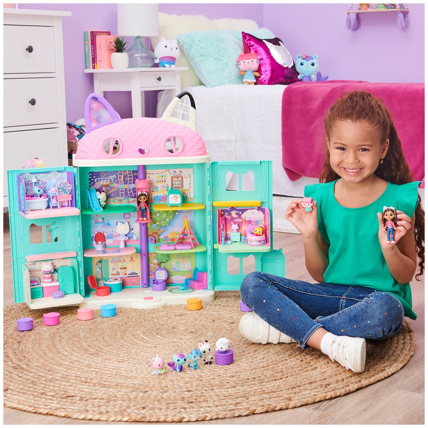 Gabby's Dollhouse, Figures Gift Set, Gabby with 6 cat figures and 1 Cat Delivery Surprise Box, suitable for children ages 3 and up.