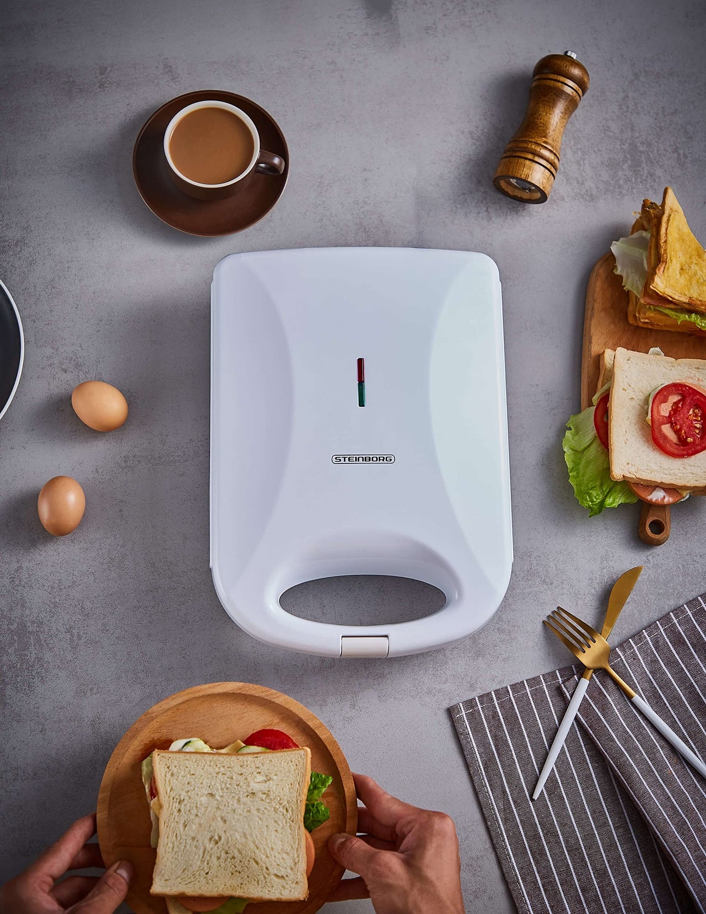 4-Slice Sandwich Maker | 1200 Watts | 8 Sandwich corners | Cool-Touch housing | Non-stick coating | Sandwich toaster | Sandwich Maker | Electric grill | Panini toaster