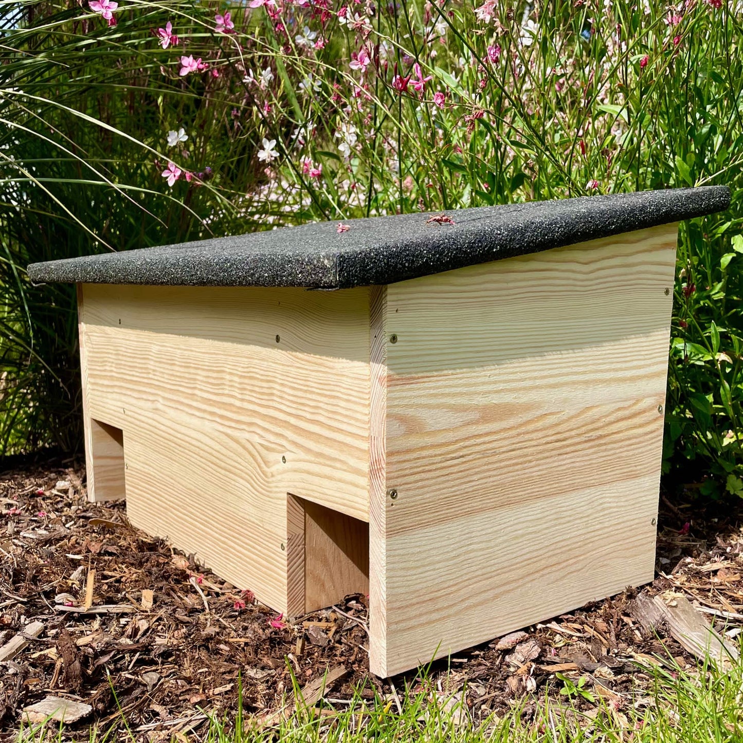GROUND FLOOR Hedgehog feeding house without base made of solid wood/Hedgehog house winterproof, cat-safe/Hedgehog feeding house produced in Germany & made of certified wood/Hedgehog feeding spot