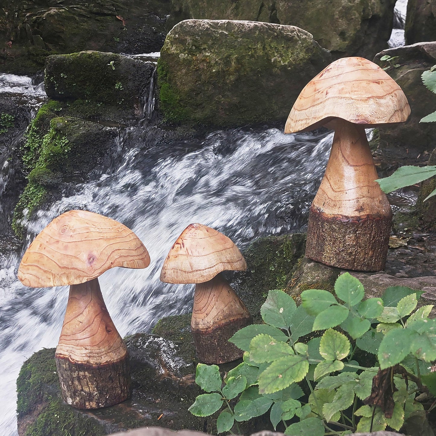 ART-CRAFT Natural wooden mushroom decoration set with 3 hand-carved mushrooms 35-30-25 cm tall - For balcony, terrace, garden.