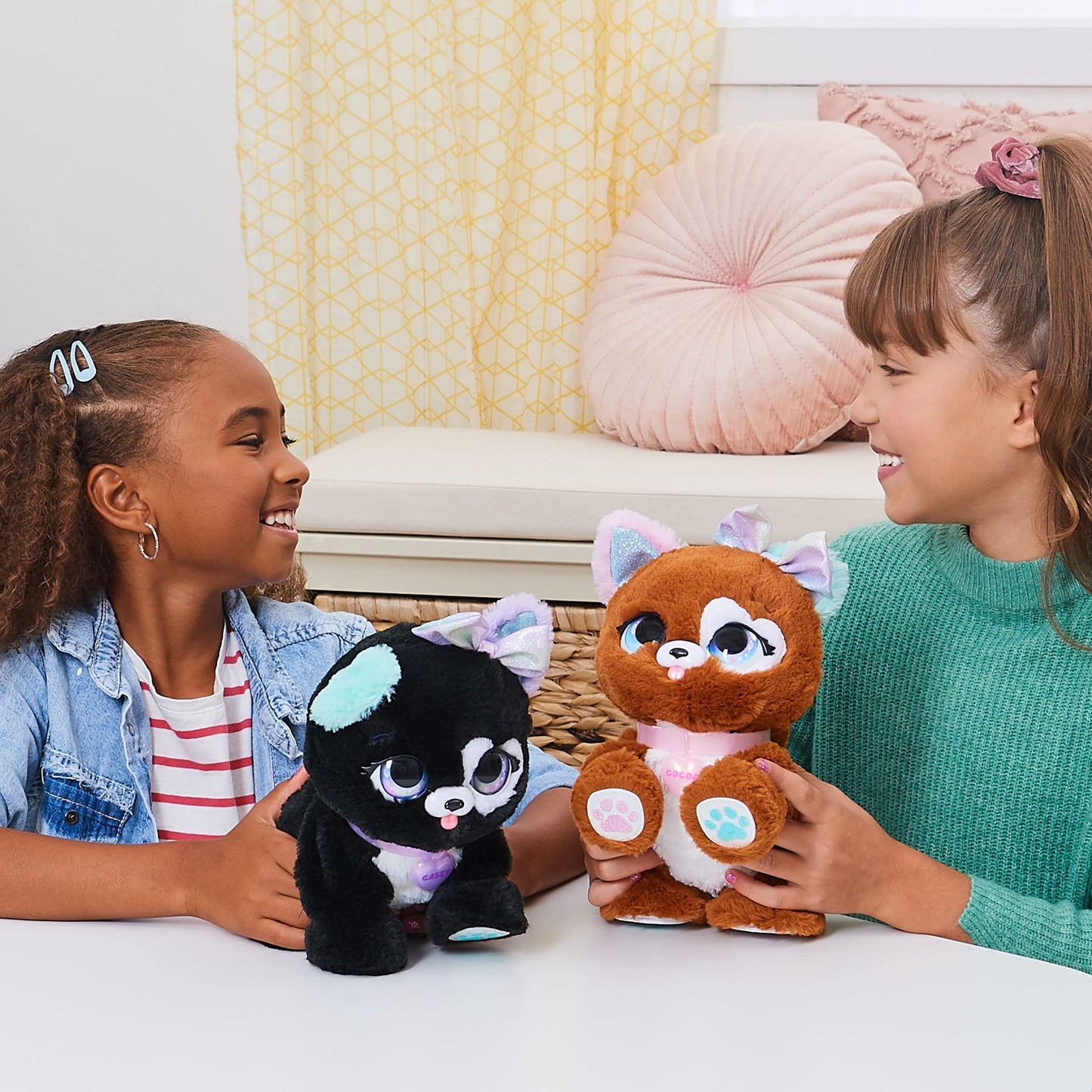 Interactive plush dog Rainbow Glitter with many sounds and functions, for ages 5 and up.