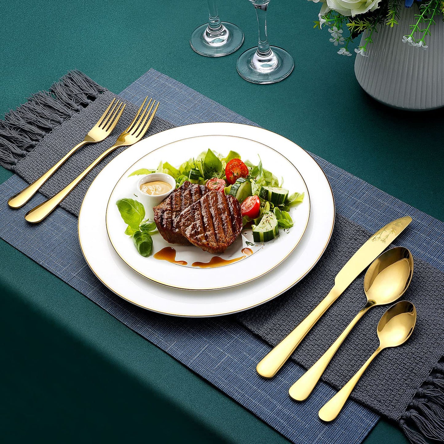 OGORI cutlery set for 6 people, 30 pieces. Mirror-polished gold cutlery set made of 18/10 stainless steel. Includes knives, forks, and spoons for home, parties, or restaurants. Comes in a gift box.