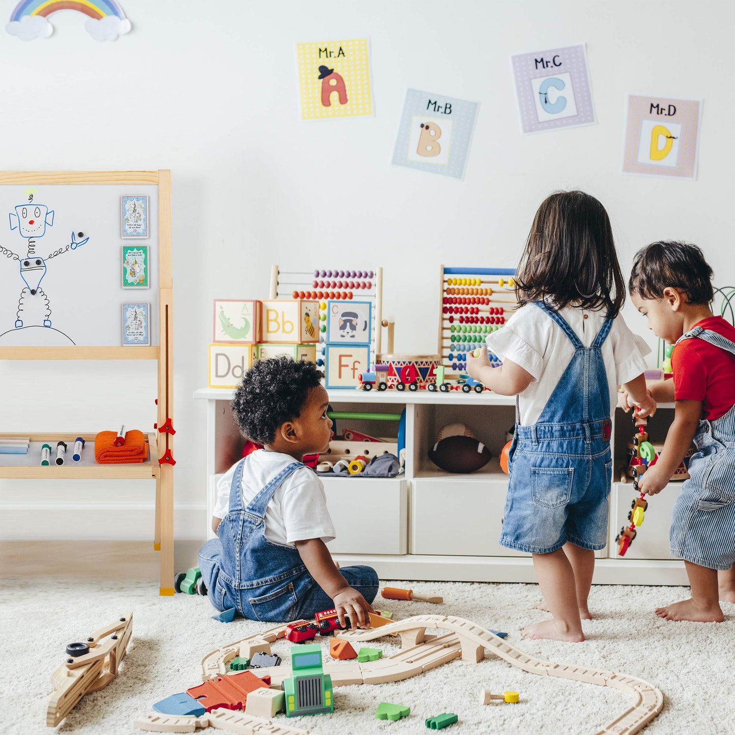 Relaxdays Kids Easel, adjustable height & magnetic, wood, whiteboard & chalkboard, 81-104 x 45 x 42 cm, natural