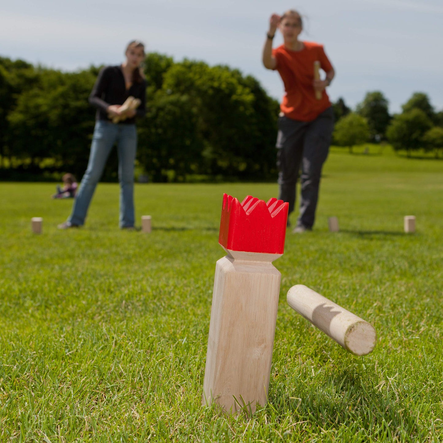 Relaxdays Viking Throwing Game made of pine wood, Natural Kubb Viking Game, red king, large, outdoor toy with bag