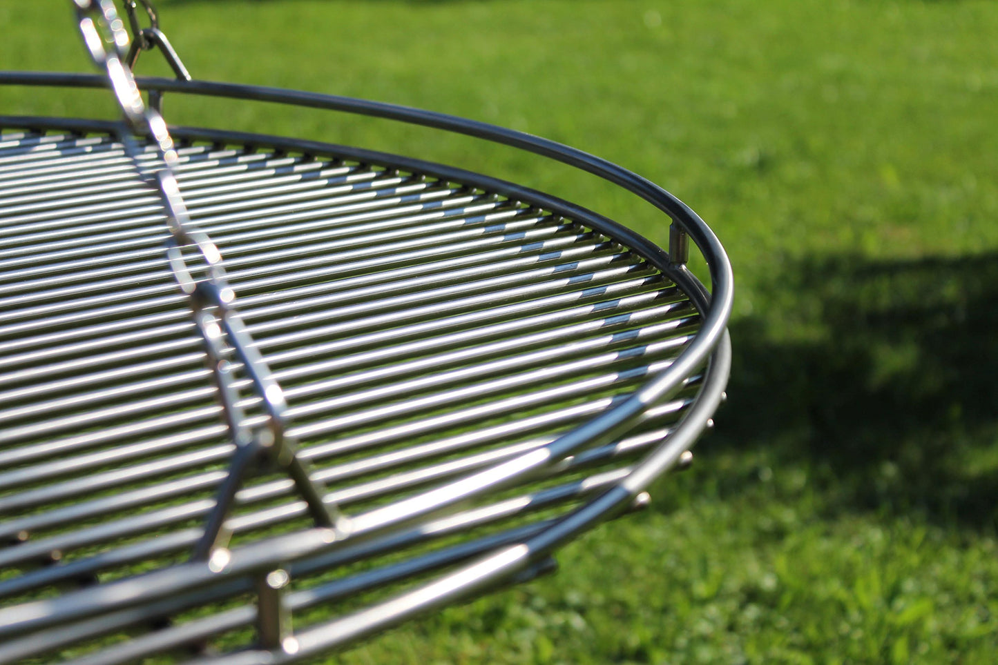 VEIKIN DESIGN Stainless Steel Grill Grate Ø 60 cm with railing, chain set, and swivel rope, Round Grill Grate for Swing Grill, Heavy-duty, Professional Grill Grate, Handmade in Germany