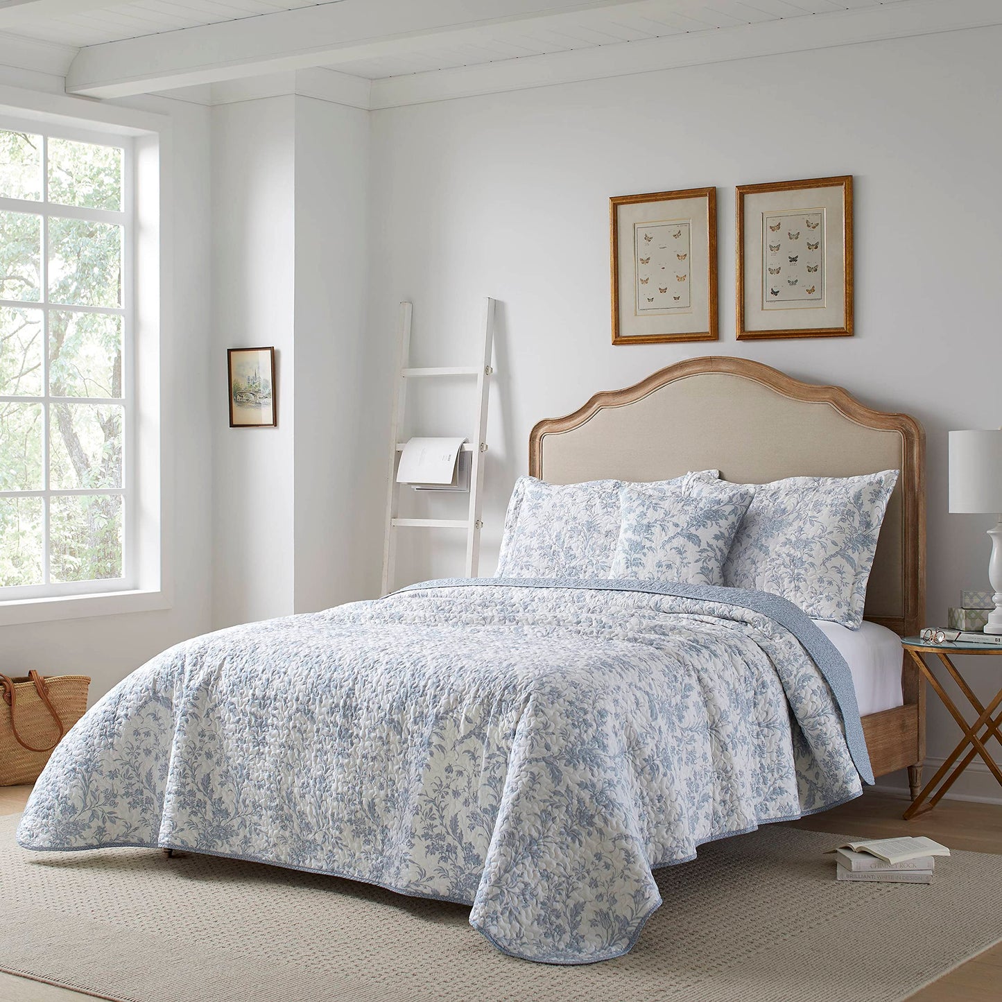 Laura Ashley - King size bedding set, cotton, reversible, with bonus pillowcase, all-season country home decoration (Amberley Blue, King)