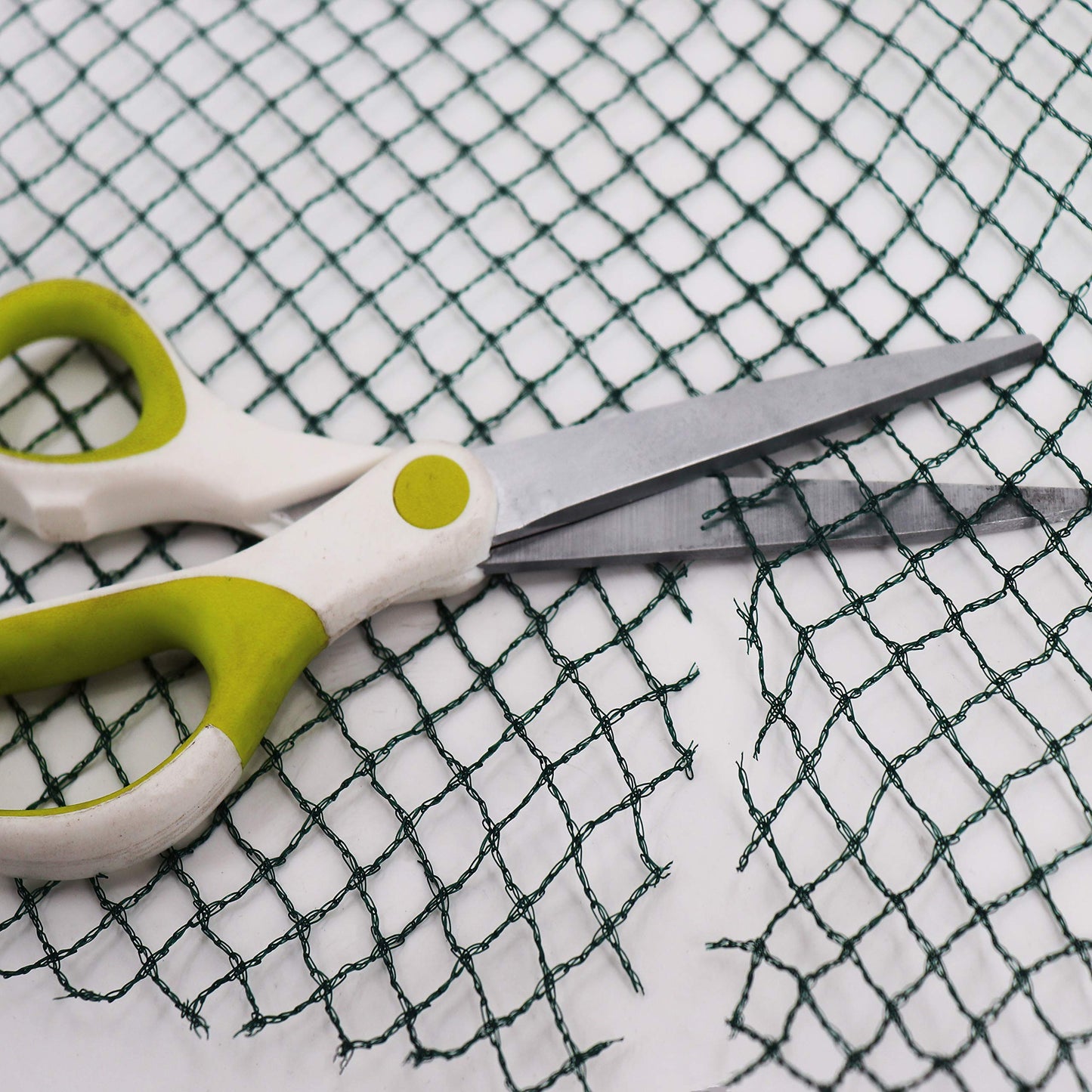 Aquagart® Pond Net, 10m x 10m, dark green, extra fine mesh: mesh size 12mm x 12mm. Leaf net, pond cover net, bird deterrent net, sturdy row net.