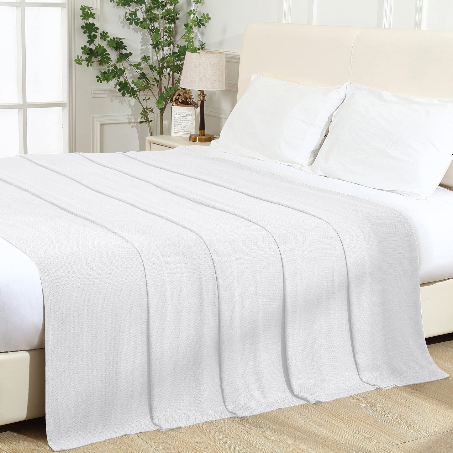 VHOME Summer Blanket - Bamboo Blanket for Adults Kids, Light Breathable Cooling Blankets can keep body cool for Bed Sofa and Everywhere White 240x220cm