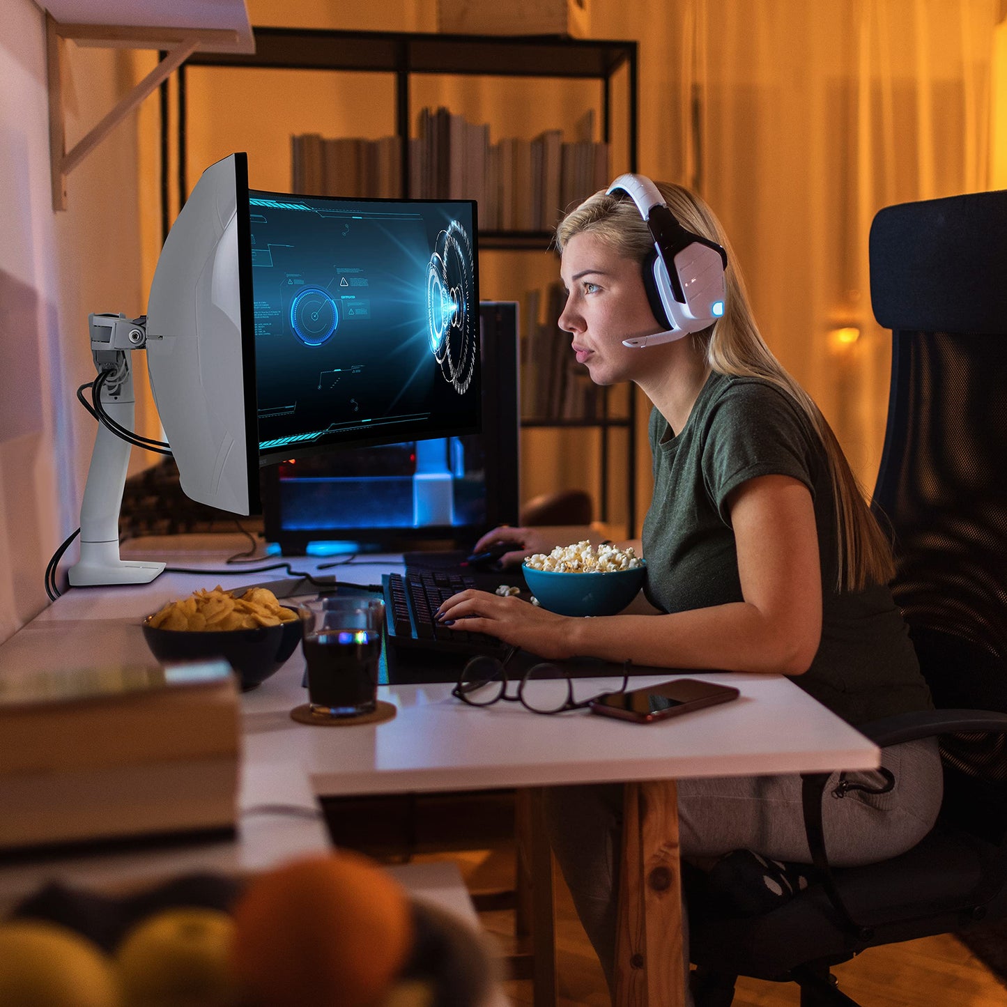 ERGOTRON HX Monitor Arm with HD hinge in White, desk mount with patented CF technology for ultra-wide curved monitors up to 49 inches, 29.2cm height adjustment, VESA compatible, 10-year warranty.