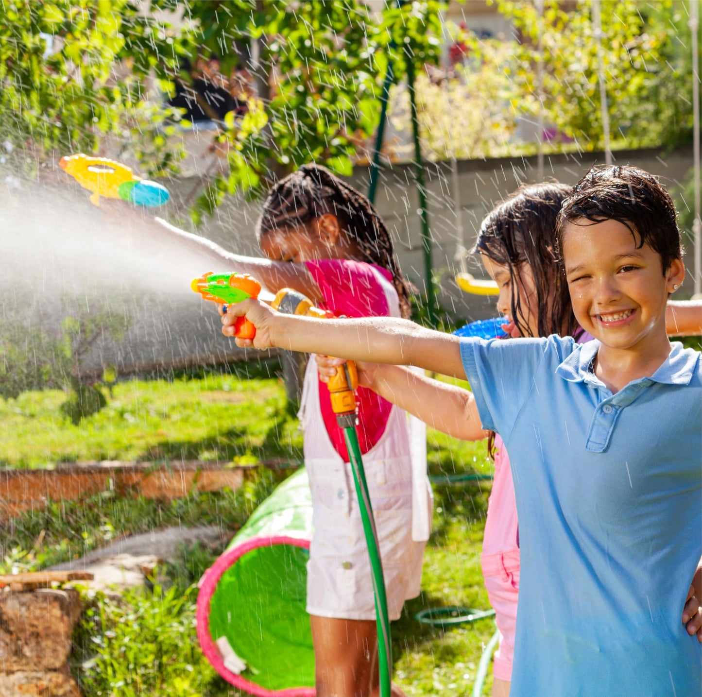 30x Water guns 15 cm colorful set - Extra large range - Small mini squirt gun - Water squirt gun for kids (30x pieces - 15 cm)