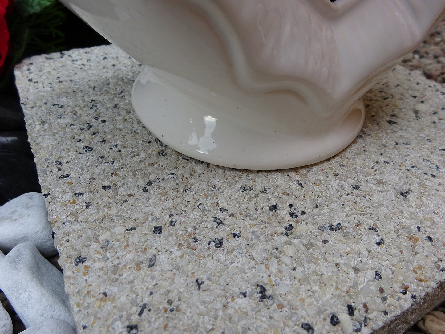 Grave lamp with heart base white 26.0cm grave light grave decoration grave lantern grave candle candle grave lamp lantern light mourning cemetery garden.