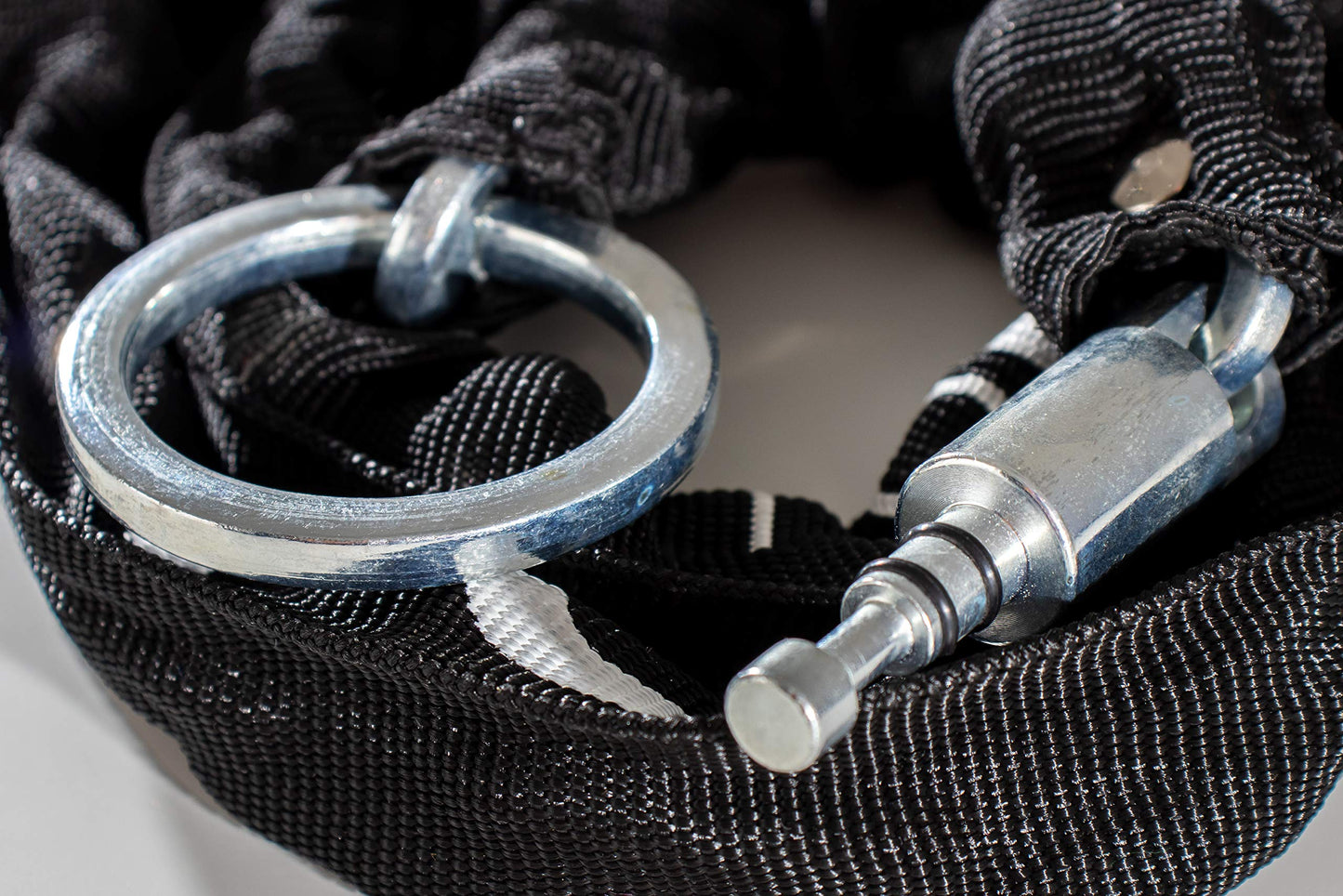 I LOCK IT frame lock for your bike with an insert chain and bag.