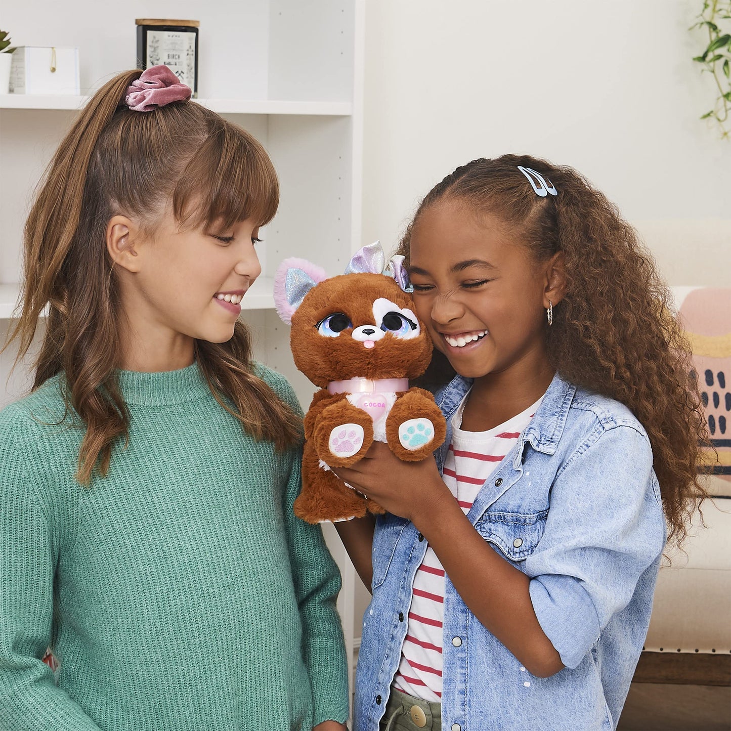 Interactive plush dog Rainbow Glitter with many sounds and functions, for ages 5 and up.