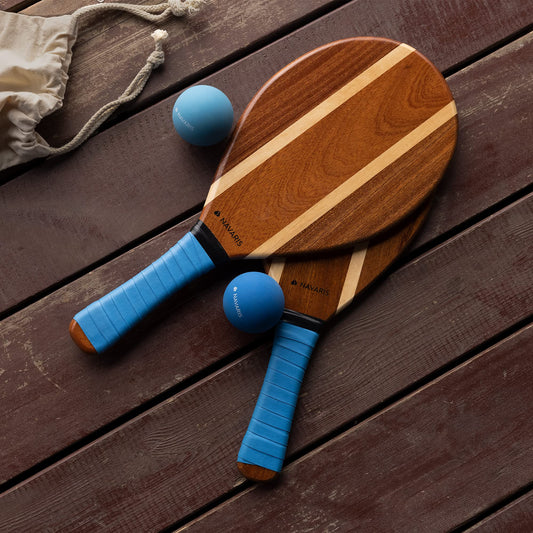 Navaris Beach Tennis Set incl. Balls - Beach tennis game Two high-quality Matkot rackets made of wood - Frescobol Paddle - Beach ball wooden rackets