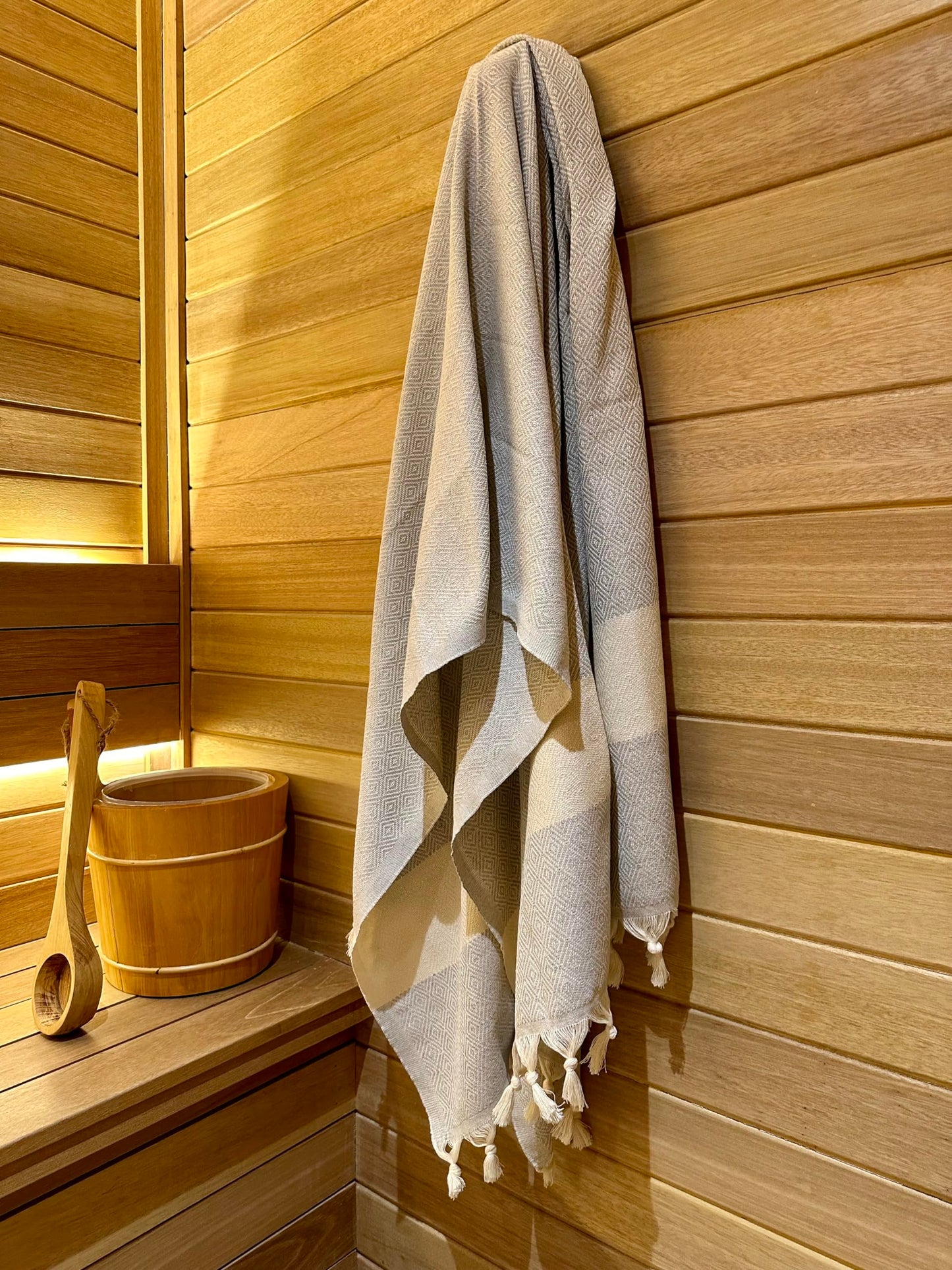 LUCIDUS Beach towel - 100% Turkish cotton, quick drying & sand-free, 100x200 cm bath towel hammam towel for women & men - lightweight & ideal for travel, bath, yoga, camping (moon gray diamond)