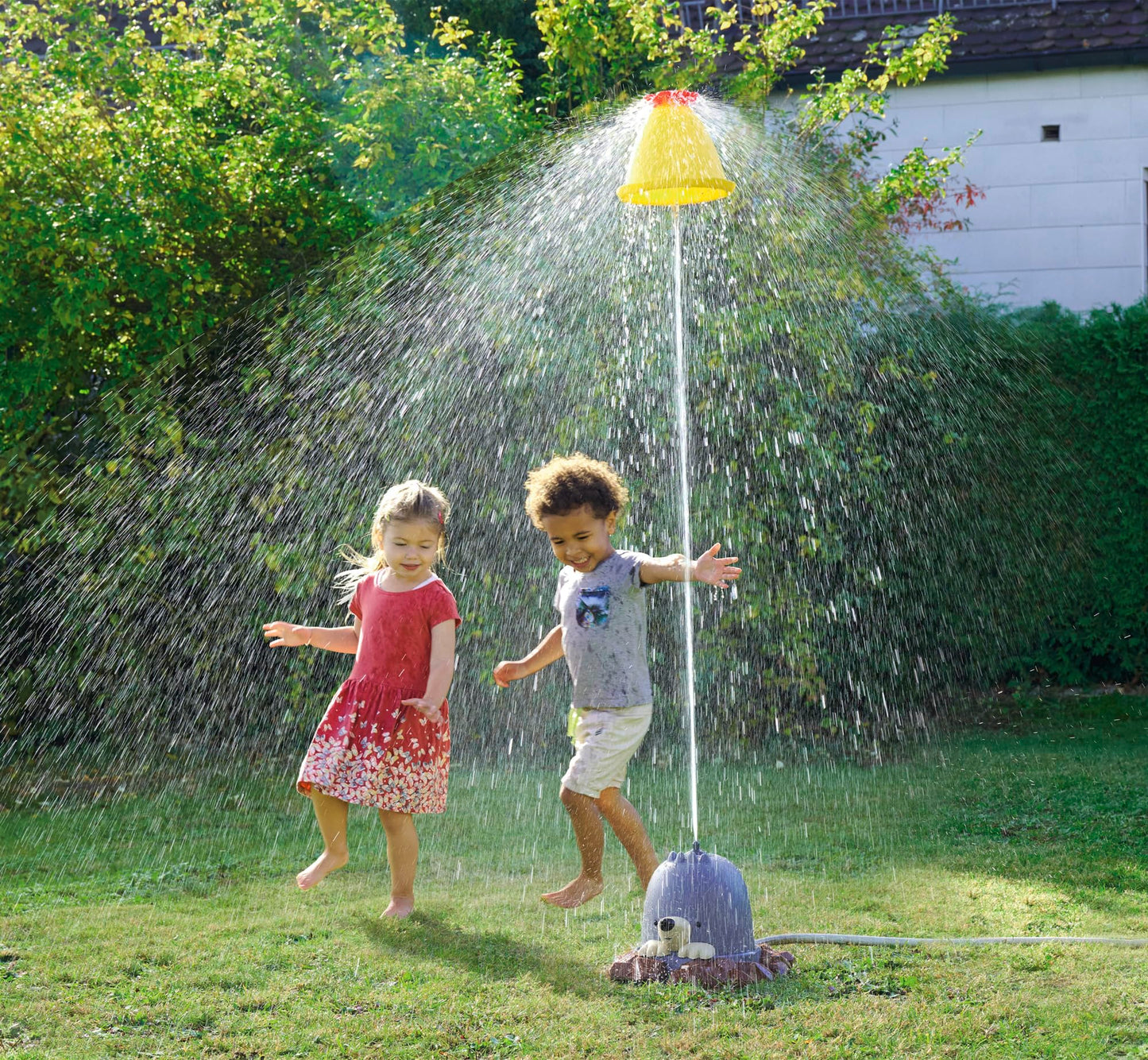 AquaPlay Mole Water Toy - mole water sprinkler for kids, water fountain up to 4 meters, fun water toy for the garden from 2 years, 39 x 39 x 33 cm.