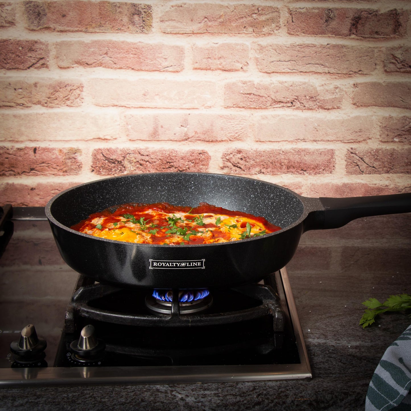 Royalty Line 17 Piece Pot Set in Black - Pot set suitable for induction - Pot and pan set with non-stick coating - Aluminum pan set with heat-resistant silicone handles - Pot set with lids