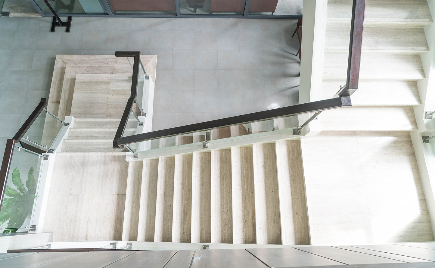 Kara Grip Pro HD Anti Slip Strips for Indoor Stairs 15m roll 5cm clear, also for pets and children. Instead of stair carpets or mats, this barely visible self-adhesive solution works on wood, tiles, granite, and marble.