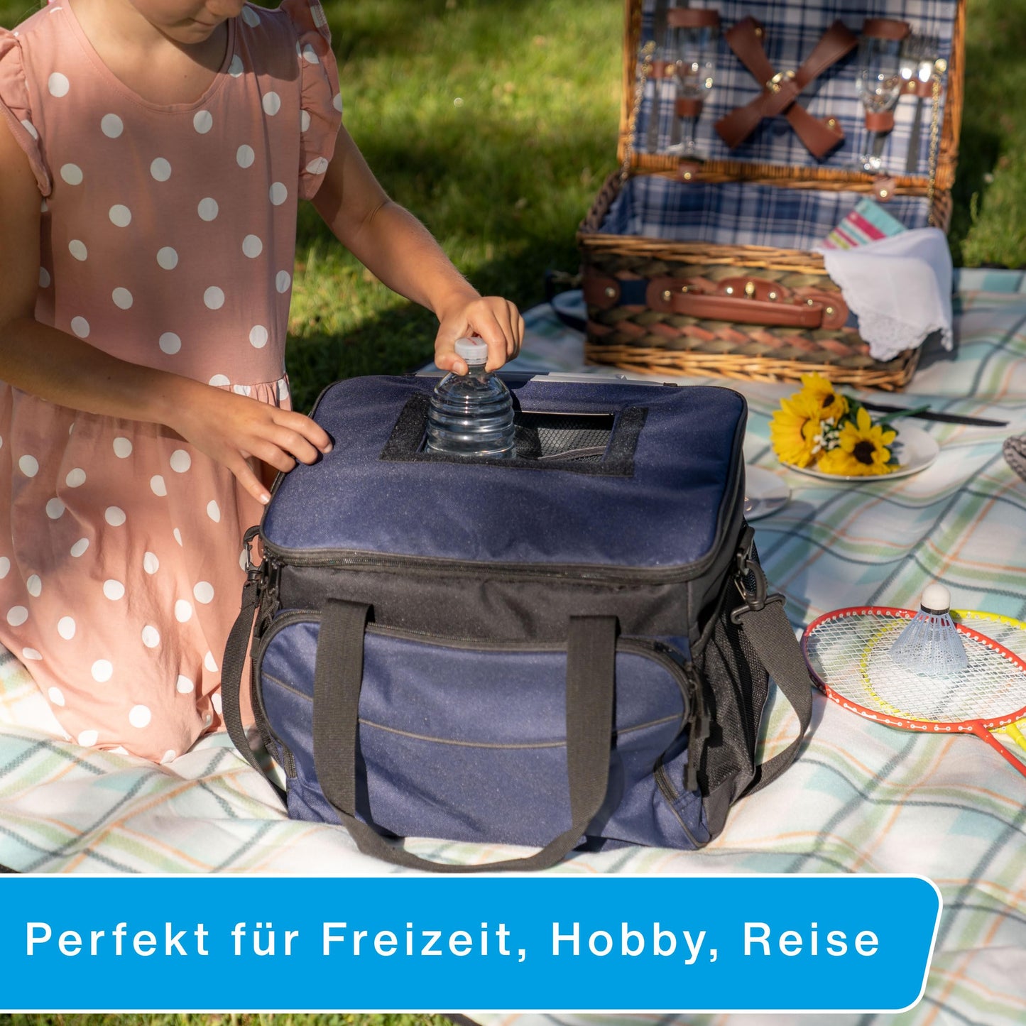 Cartrend cooler bag 30 L, with 12V car connection cable 1.50 m long, Adjustable shoulder strap, large front pocket with zipper and 2 side nets, Easy-care interior coating.
