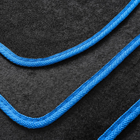 WOLTU car floor mat set with 4 mats, universal all-weather mats with embroidery. Car carpet against water, non-slip heel protectors made of carpet material. Black Blue.