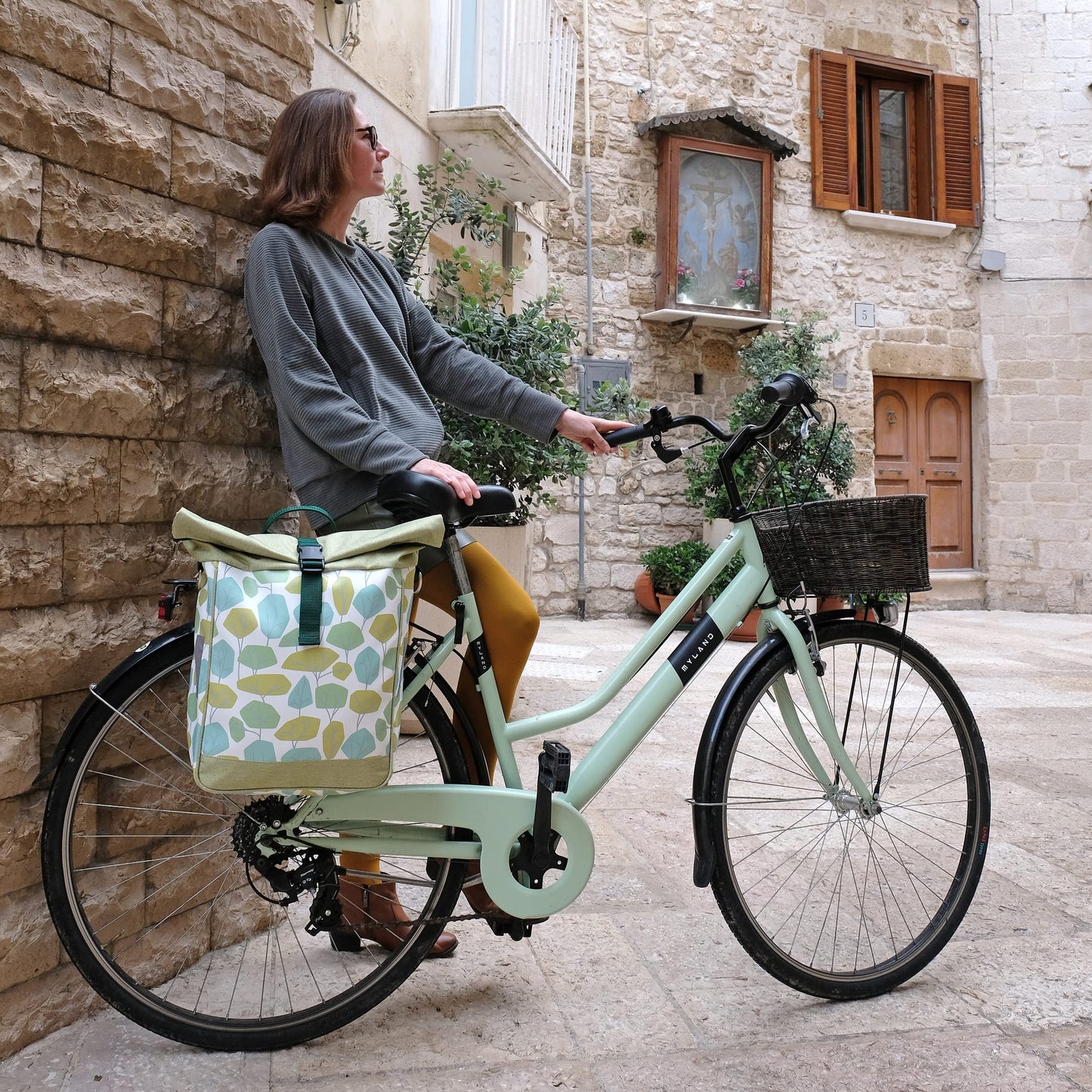 Ikuri single-sided bicycle bag for luggage rack saddle bag single bag pack bag, detachable, with shoulder strap for crossbody, made of tarpaulin, women's, waterproof - Bosque model