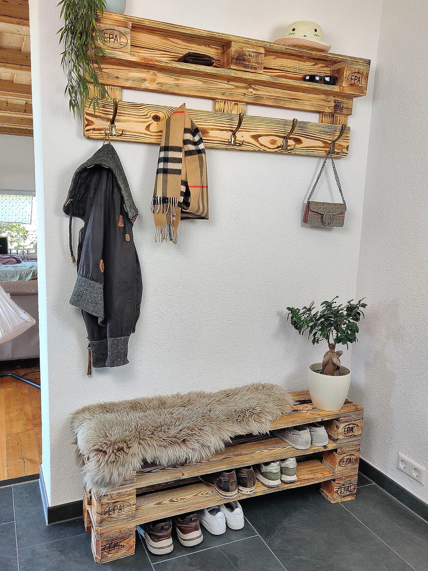 Wardrobe wall made of vintage European wooden pallet with hanging incl. 5 coat hooks coat stand/pallet furniture/pallet wardrobe
