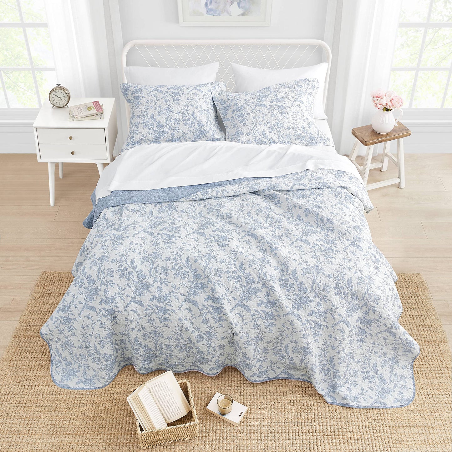 Laura Ashley - King size bedding set, cotton, reversible, with bonus pillowcase, all-season country home decoration (Amberley Blue, King)