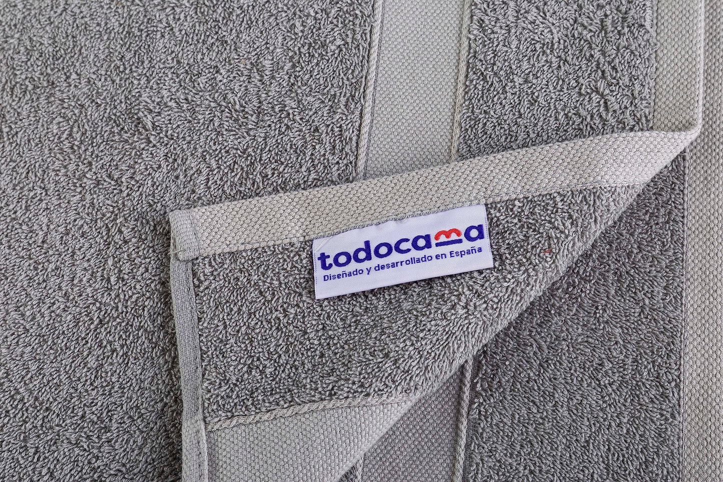 Todocama 2 bath towels, 100% cotton, 550 gsm, extra soft, very absorbent and quick-drying, measures 70 x 140 cm, light grey.