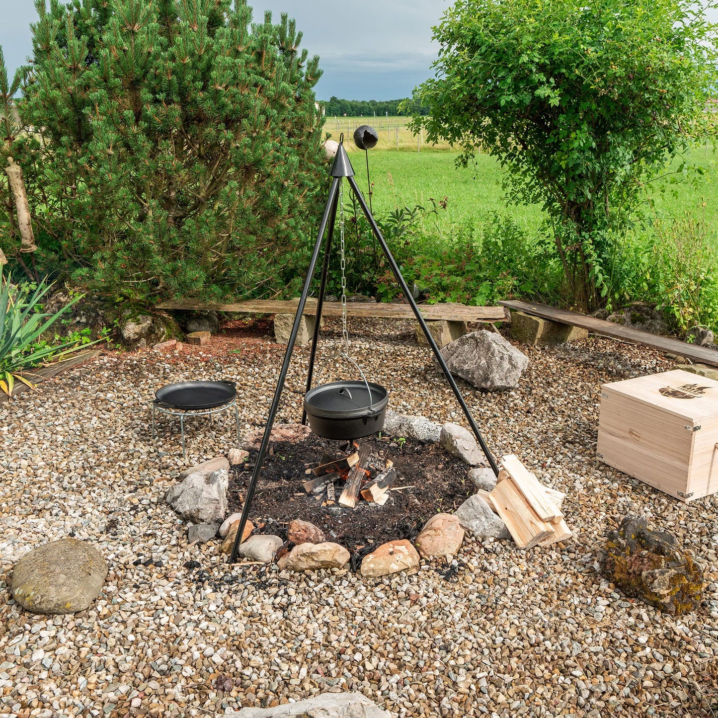 Mayer Barbecue BRENNA Swivel Grill Set, Dutch Oven Set with Tripod Stand, Dutch Oven 5.5 l, Cast Iron Pan, Stainless Steel Grill Grate & Coaster