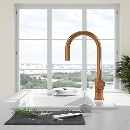 Villeroy & Boch Umbrella Flex high-pressure kitchen faucet, sink faucet with pull-out spray and 360° swivel range, water-saving, 220 mm spout height, bronze.