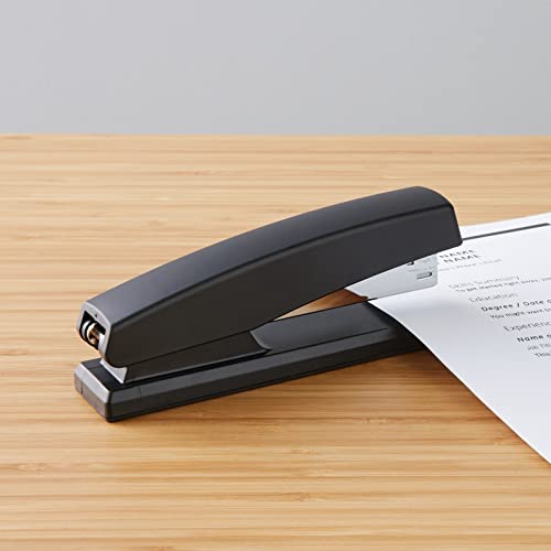 Amazon Basics - Stapler with 1000 Staples - Black, 16-Pack.
