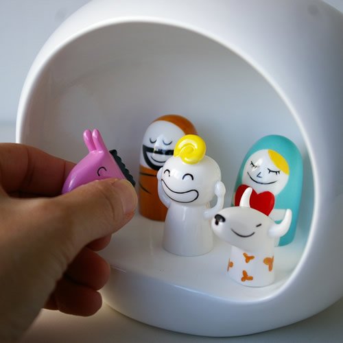 Alessi AMGI10 Design Nativity Set with replica cave and hand-decorated porcelain figures, White, 5 pieces.