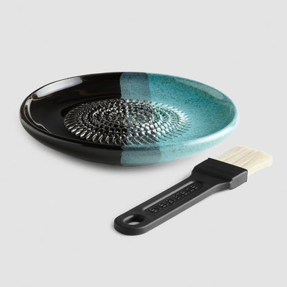 evergrate ceramic grater 3-piece gift set - Midnight, Ocean, Ice with kitchen brushes and recipe booklets