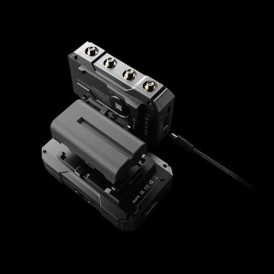 Accsoon CineView WIT04-HE video transmission dual-band HDMI wireless transmitter & receiver with a range of 1200ft (350m) and support for up to 4 monitor devices. Operates on 2.4+5Ghz frequencies with latency of less than 0.06s.